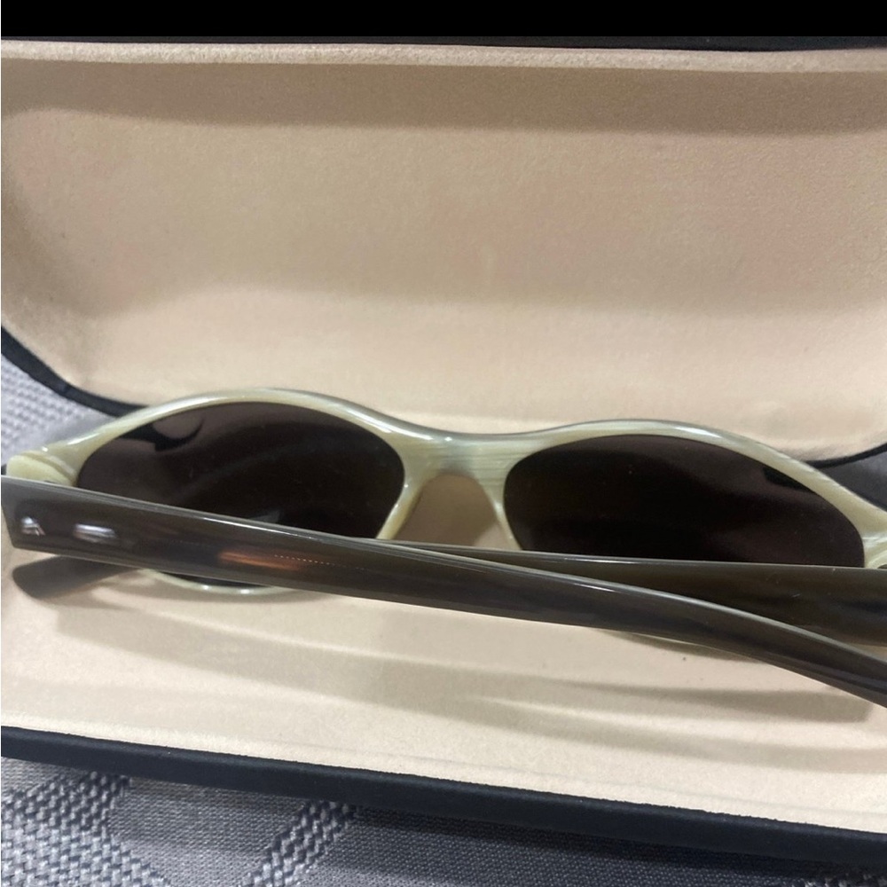 NWT Gucci  cat/ retro shaped women’s sunglasses - Picture 4 of 7